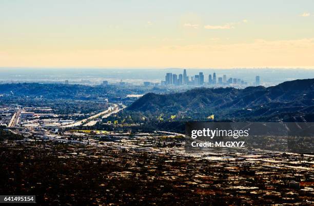 los angeles from above burbank - glendale california fotografías e imágenes de stock