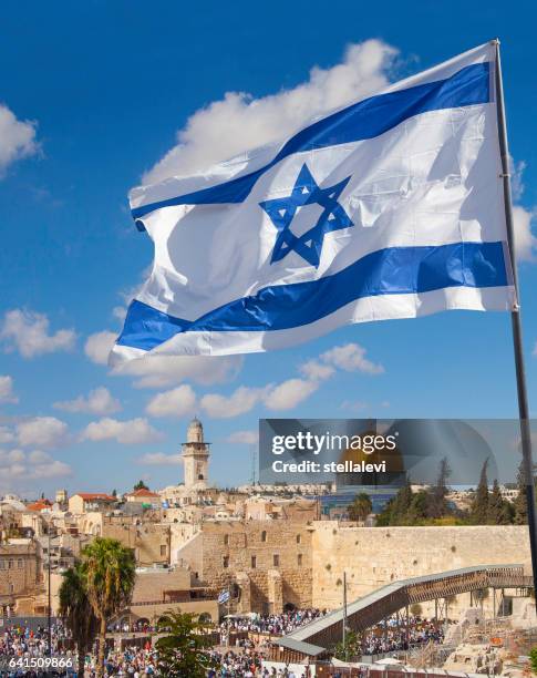 jerusalem old city western wall with israeli flag - jerusalem skyline stock pictures, royalty-free photos & images