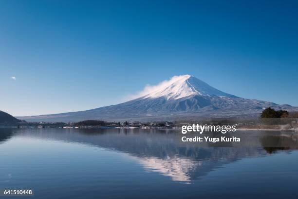 mt. fuji - lake kawaguchi imagens e fotografias de stock