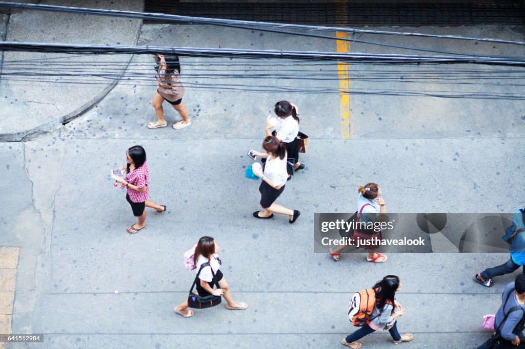 Photo aérienne de la marche des femmes thaïlandaises