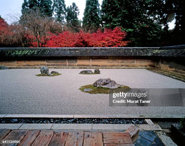 zen garden at ryoanji temple - ryoan ji stock pictures, royalty-free photos & images