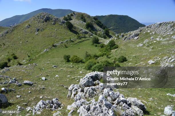 karst landscape on the appennines - supersky77 2014 foto e immagini stock