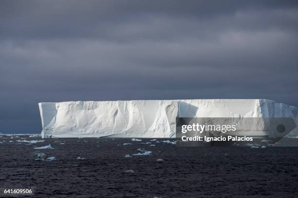 tubular icebergs, south orkneys - south orkney island stock pictures, royalty-free photos & images