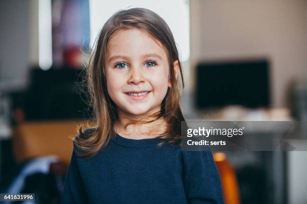 portrait heureux enfant - girl 6 7 photos et images de collection
