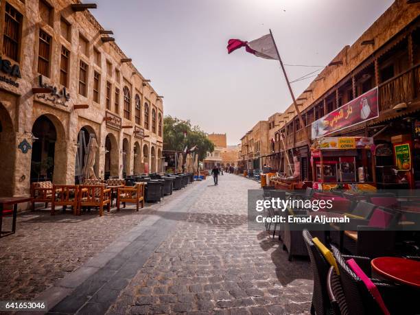 souq waqif, doha, qatar - shisha bar fotografías e imágenes de stock