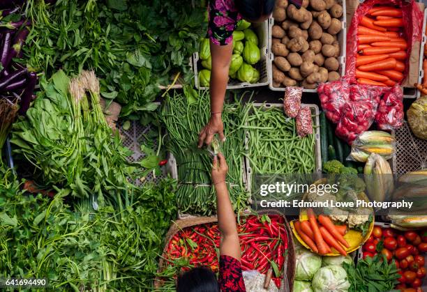 ubud, bali traditional public market - food market stock-fotos und bilder