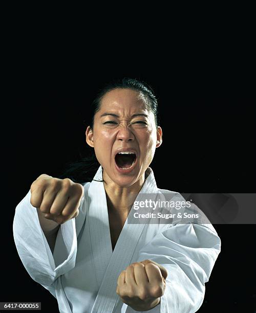 woman doing karate - karate imagens e fotografias de stock