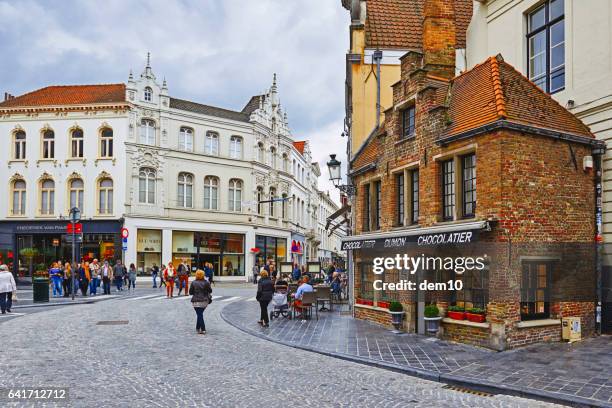 boutique de chocolat belge - culture belge photos et images de collection