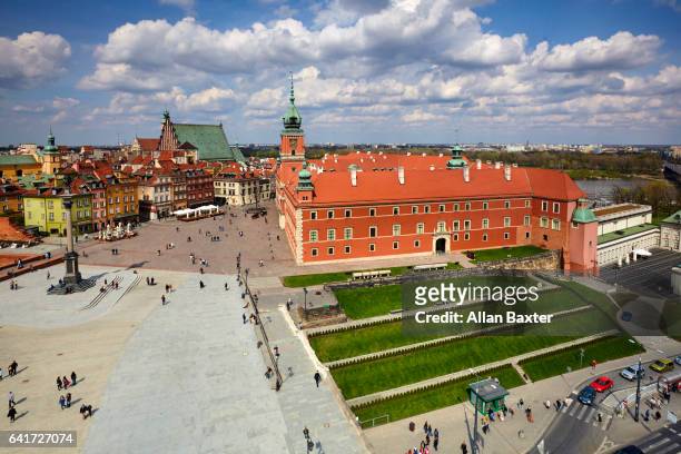 aerial view of the royal castle in warsaw with tourists - royal castle warsaw stock pictures, royalty-free photos & images