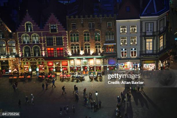 historic architecture in bruges at christmas at night - national day of belgium 2016 imagens e fotografias de stock