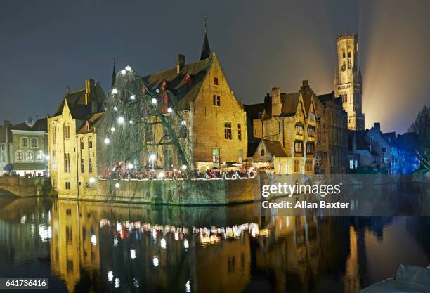 historic buildings and canals of bruges at christmas - national day of belgium 2016 imagens e fotografias de stock