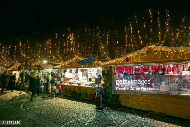 christmas market in bruges at night - bruge stock-fotos und bilder