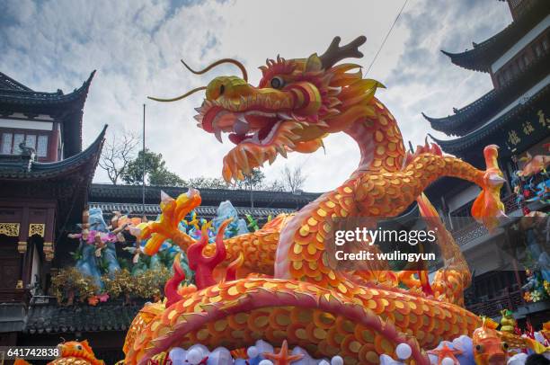 chinese lantern festival,yu gardens,shanghai - dragão chinês imagens e fotografias de stock