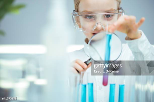 実験室  - 科学者　子供 ストックフォトと画像