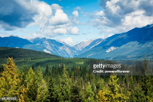 landschaft von british columbia, kanada - rocky mountains north america stock-fotos und bilder