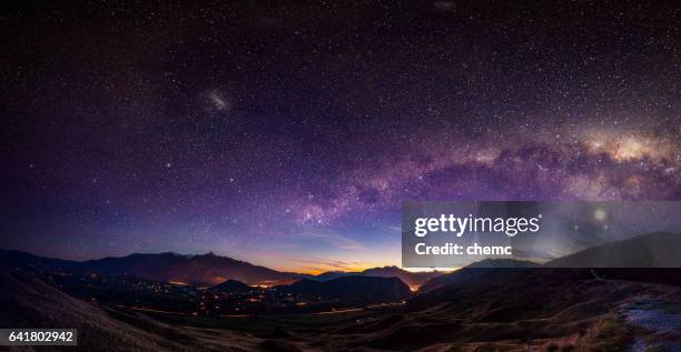 la vía láctea  - milky way fotografías e imágenes de stock