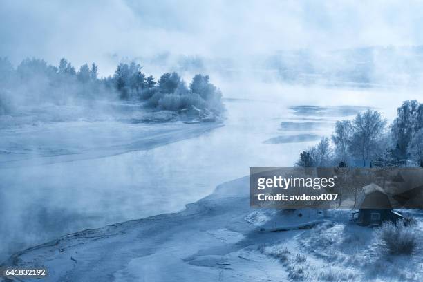rivière d'hiver - irkutsk photos et images de collection