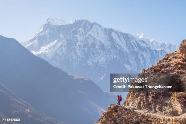 a hiker and annapurna iii, annapurna conservation area, nepal - annapurna conservation area stockfoto's en -beelden