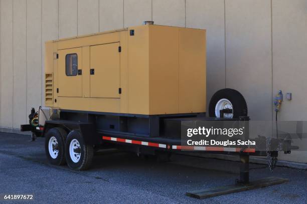 emergency backup electric generator on a moveable trailer - generatore elettrico foto e immagini stock