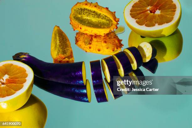 bold color exotic fruits and vegetables - antioxidante fotografías e imágenes de stock