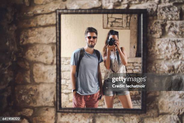 pareja de fotógrafo caminando en rovinj en un día de verano - autorretrato fotografías e imágenes de stock