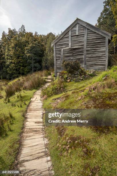 hikers hut on the overland track - overland track stock pictures, royalty-free photos & images