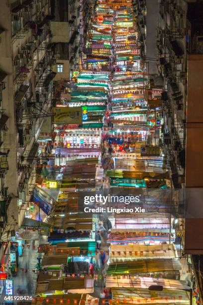 temple street market at night, mongkok, hong kong - temple street market stock pictures, royalty-free photos & images