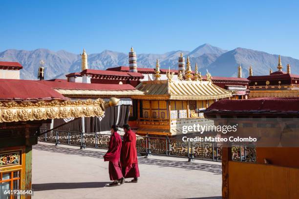 monks inside jokang temple, lhasa, tibet - lhasa stock-fotos und bilder