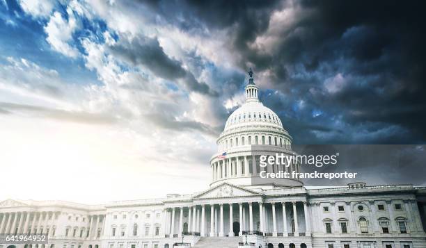 capitolio en washington dc - views of the u s capitol after obamacare repeal collapses fotografías e imágenes de stock
