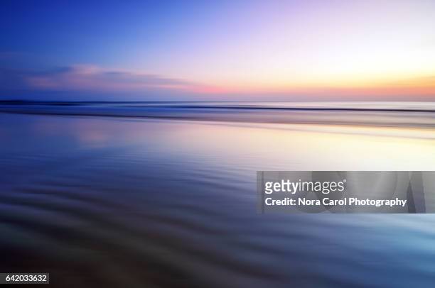 sunset abstract background - horizon over water 個照片及圖片檔