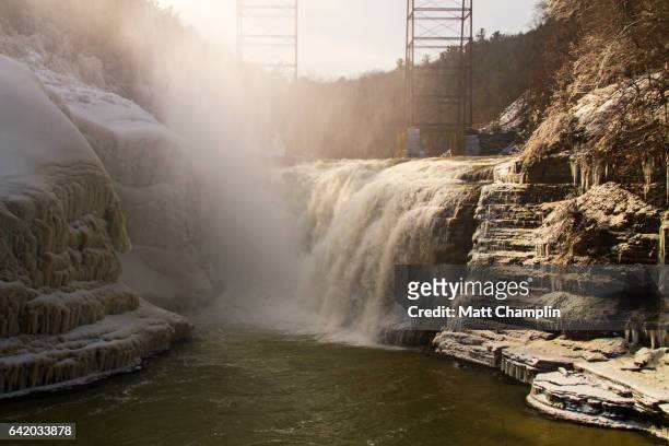 lower falls in letchworth state pakr - rochester   new york state ストックフォトと画像