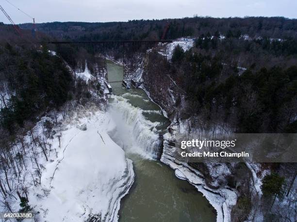 aerial view of letchworth state park in winter - rochester new york state photos et images de collection