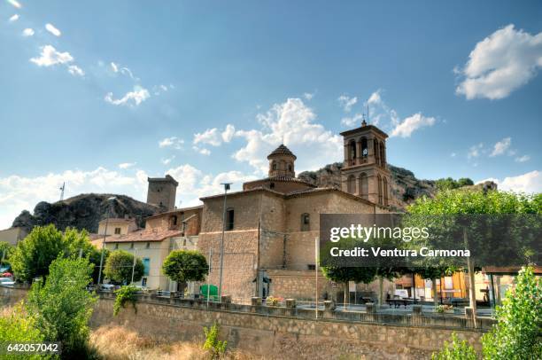 iglesia de la natividad de la santísima virgen - alhama de aragón, prov. zaragoza, spain - aragon fotografías e imágenes de stock