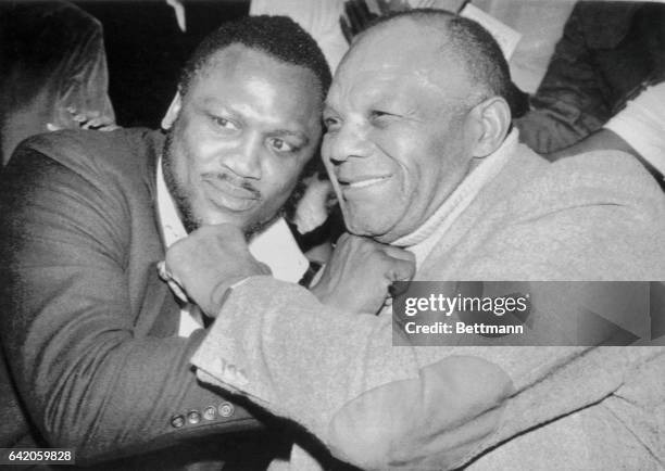 Washington: Former world heavyweight boxing champions Joe Frazier and Joe Walcott pose for photographers prior to the USBA Cruiserweight title fight....