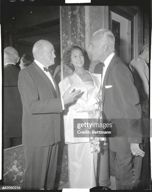 Sam Goldwyn, Dorothy Dandridge and her husband, Jack Denison, meet in the lobby of the Warner Theater for the premiere of Porgy and Bess.