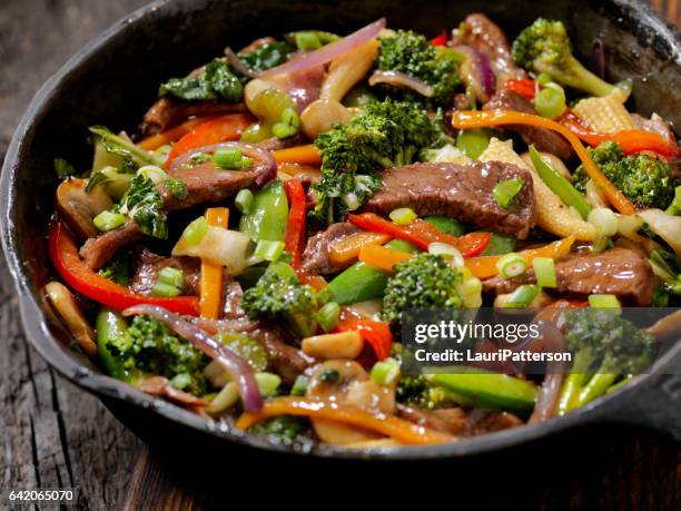 beef and broccoli stir fry - cooked mushrooms stock pictures, royalty-free photos & images