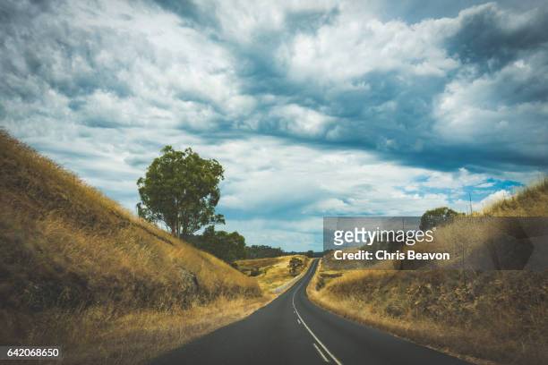 country road 2 - country new south wales stock pictures, royalty-free photos & images