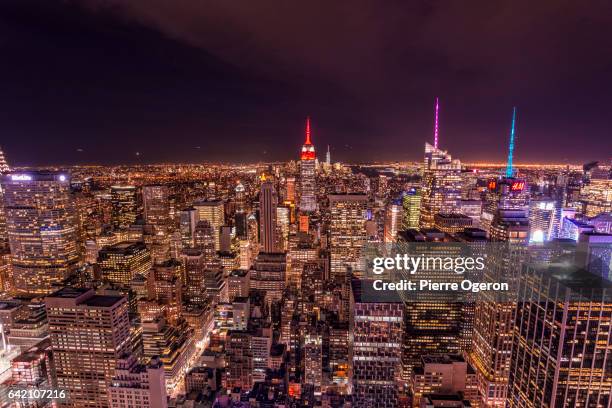 manhattan cityscape & empire state building at night - new york times building stock pictures, royalty-free photos & images