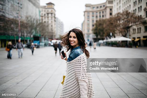 spain, barcelona, happy young woman in the city - barcelona street stock-fotos und bilder
