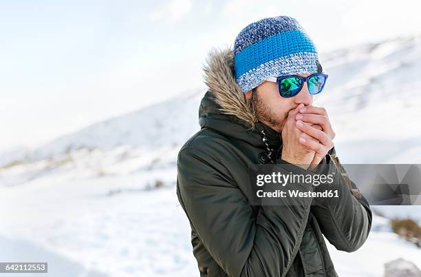 Freezing Cold Man Photos and Premium High Res Pictures - Getty Images