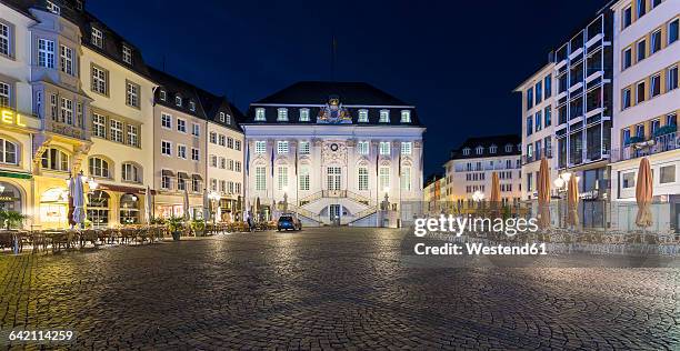 germany, bonn, view to town hall at marketplace before sunrise - bonn 個照片及圖片檔