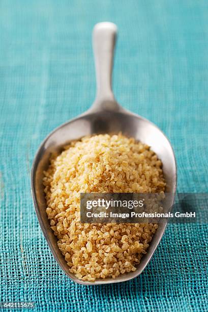 big spoonful of bulghour - bulgur stockfoto's en -beelden