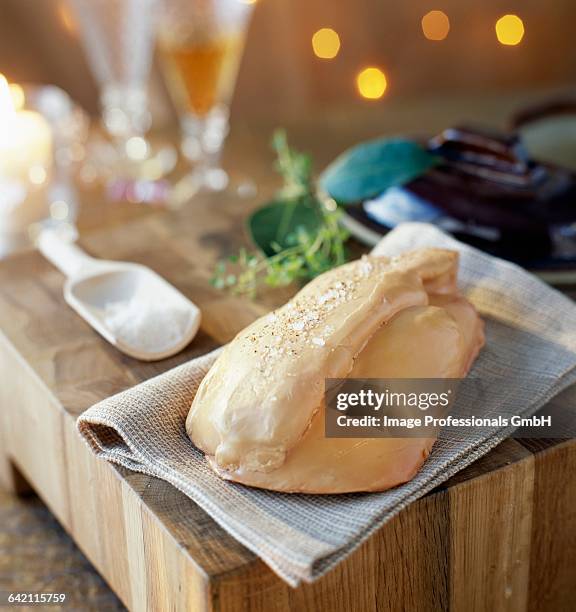 towel-wrapped whole raw foie gras - pano da cozinha imagens e fotografias de stock