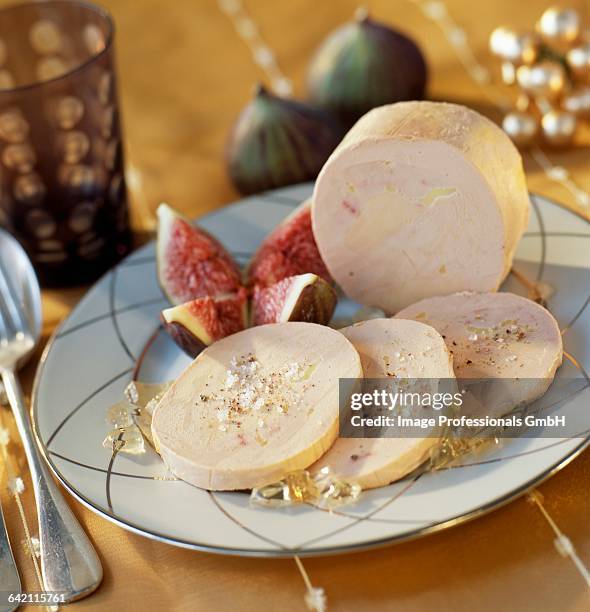 sliced bloc of foie gras with aspic - foie gras photos et images de collection