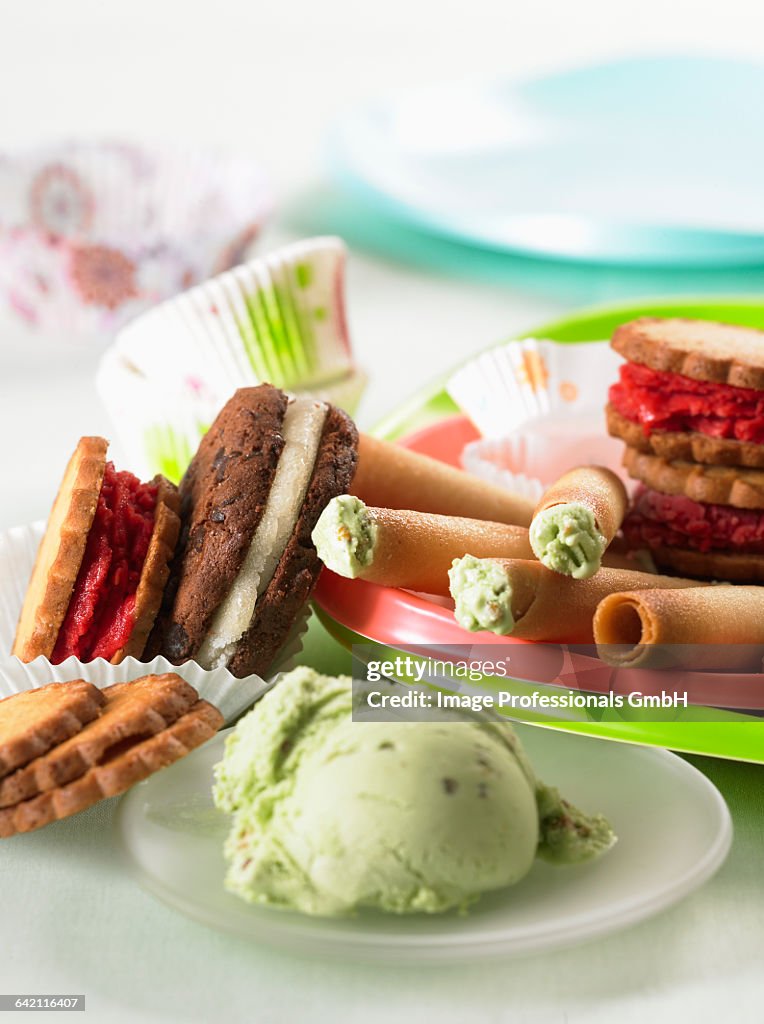 Iced sandwich biscuits