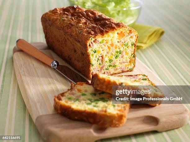 ham and young vegetable savoury cake - salted stock-fotos und bilder