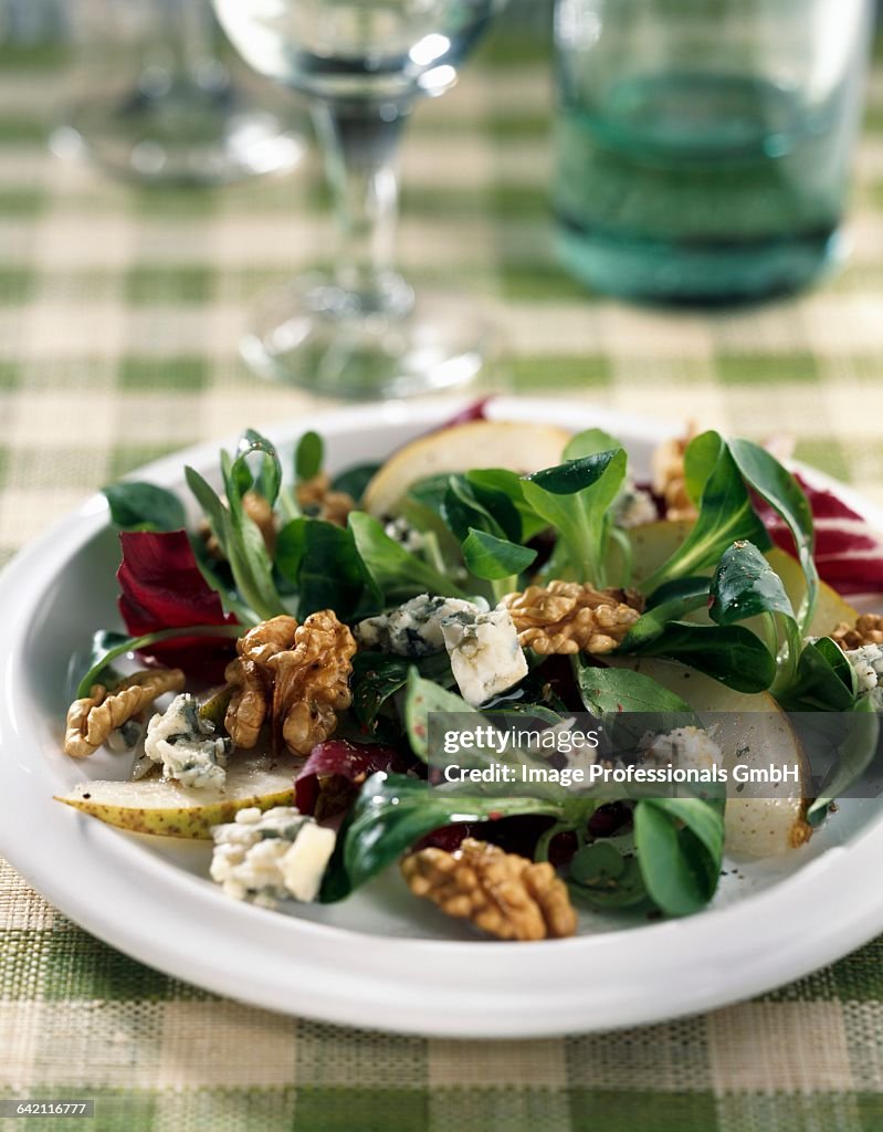 Lambs lettuce and pear salad