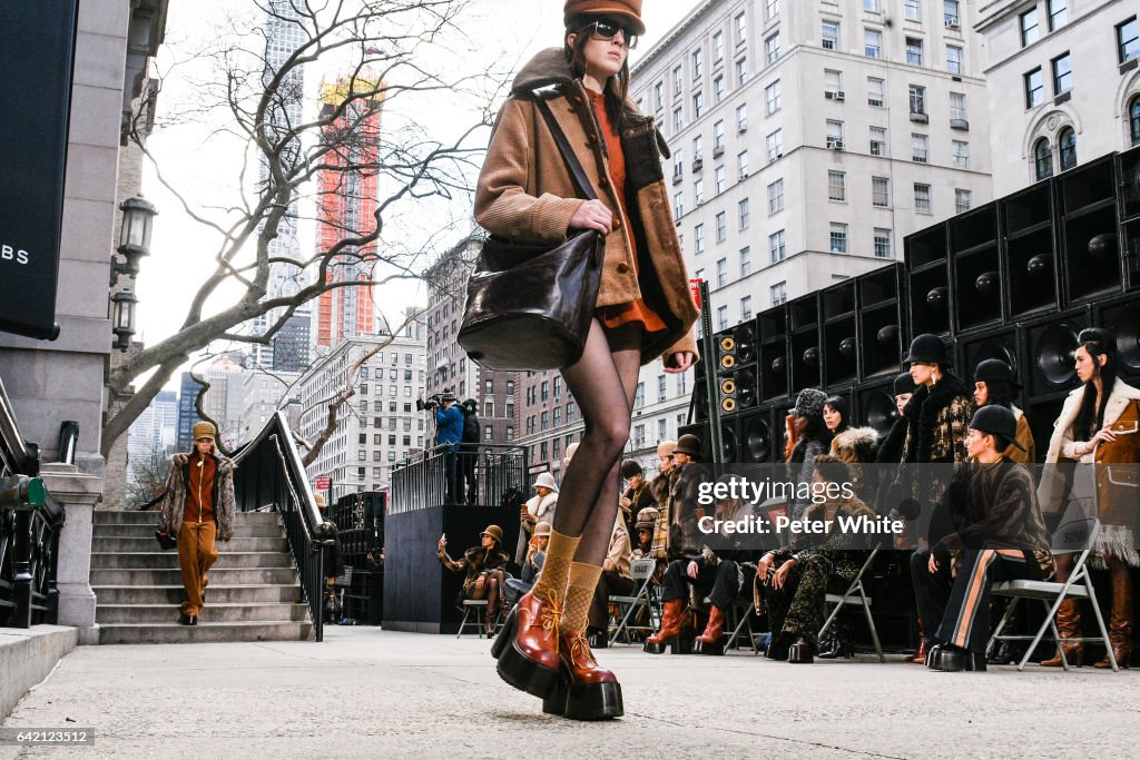 Marc Jacobs - Runway - February 2017 - New York Fashion Week: The Shows