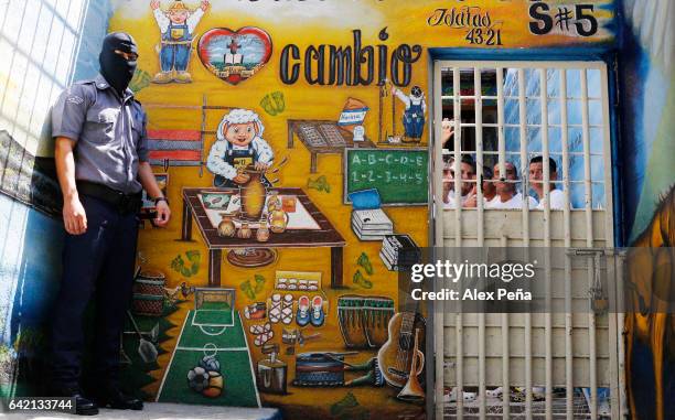 Security guard custodies members of the "Barrio 18 Revolucionarios" at the San Francisco Gotera Prison on February 16, 2017 in Morazan, El Salvador....