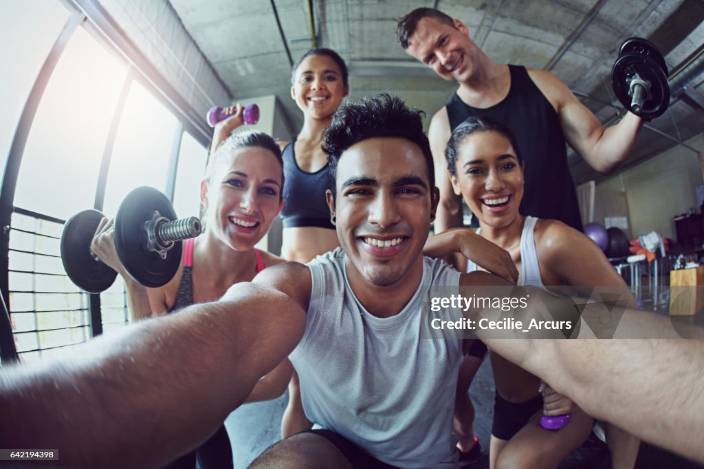 考慮自拍照,這樣每個人都可以見證健身